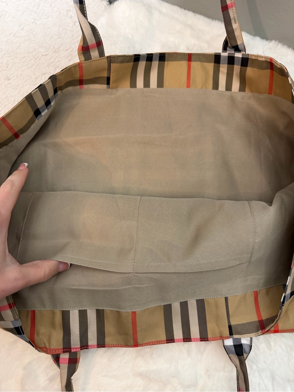 Burberry beauty tote NWT - Picture 4 of 5